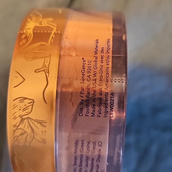 Senegence Translucent Loose Powder Medium - Picture 4 of 5